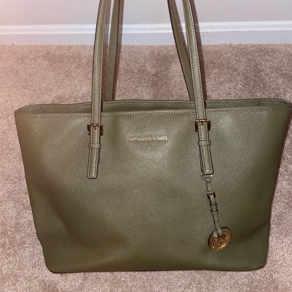 Michael Kors tote handbag for spring, summer, or fall!